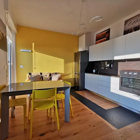 Blue Nest Apartment *